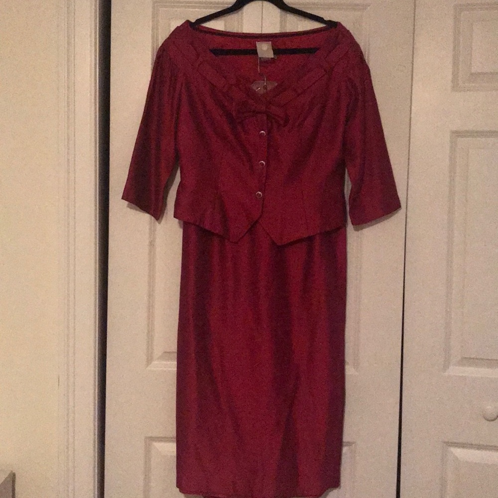 Vintage woman’s 2 piece suit skirt/top